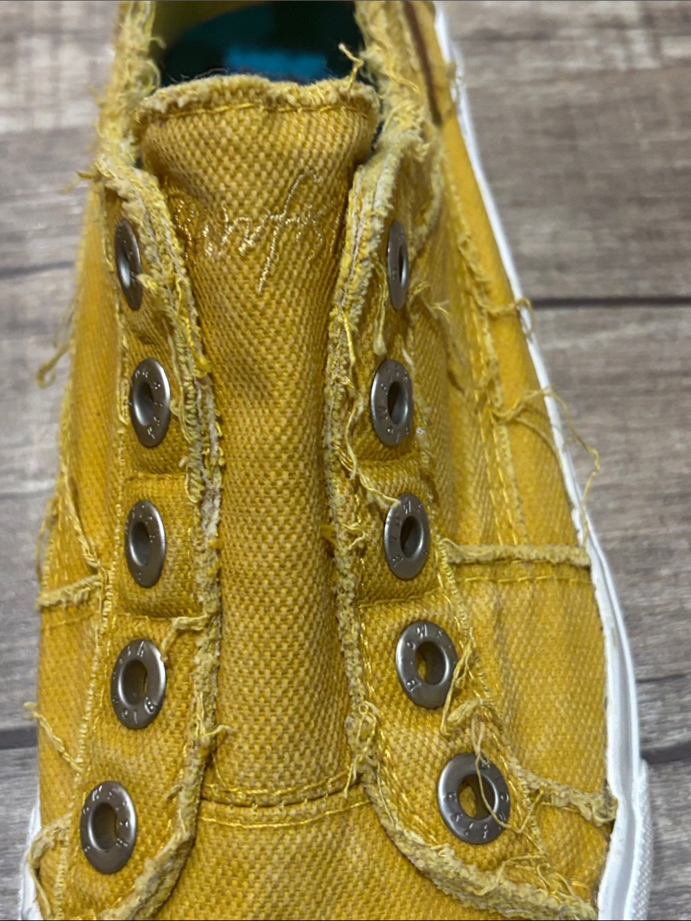 Blowfish Malibu Sneakers Slip-On Canvas in Mustard Yellow Size 7 - Picture 9 of 10